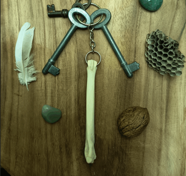 porte clefs en os