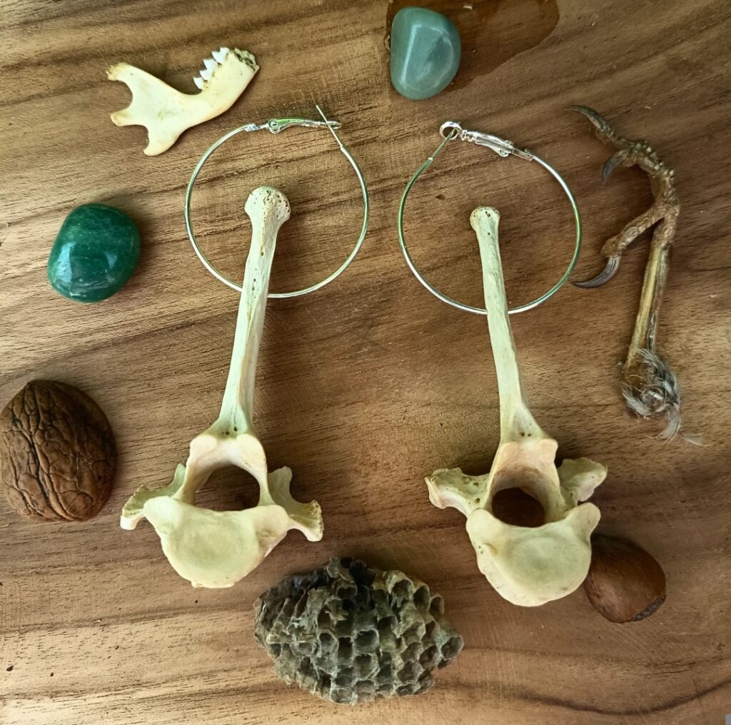 Boucles d'oreilles en os de chien